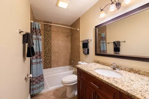 Bath - 751 Garth Rd, Wheeling, IL 60090 photo 3 of 3