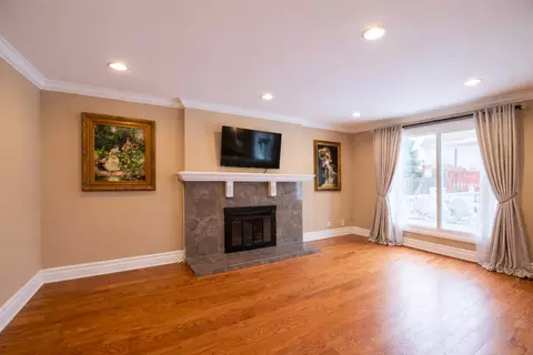 Living - 751 Garth Rd, Wheeling, IL 60090 photo 2 of 5