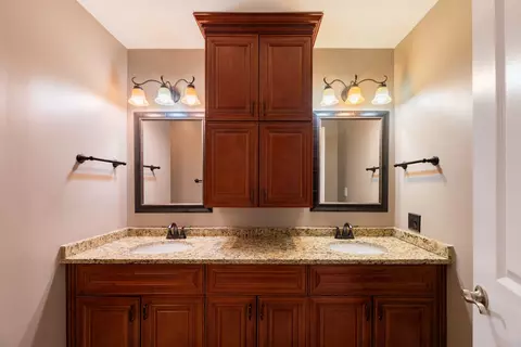 Bath - 751 Garth Rd, Wheeling, IL 60090 photo 1 of 3