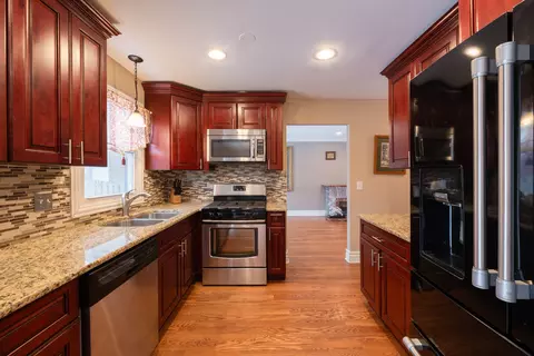 Kitchen - 751 Garth Rd, Wheeling, IL 60090 photo 2 of 2