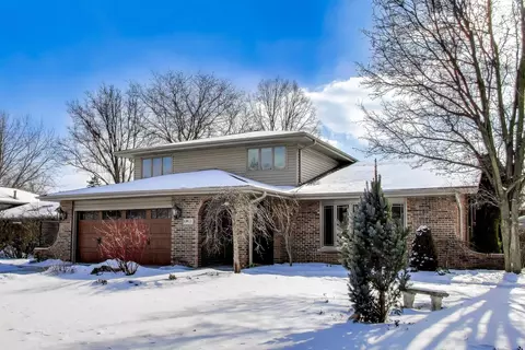16 W671 89th Pl, Willowbrook, IL 60527