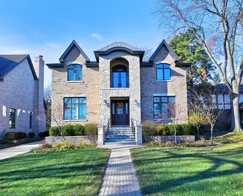 130 Oxford Ave, Clarendon Hills, IL 60514