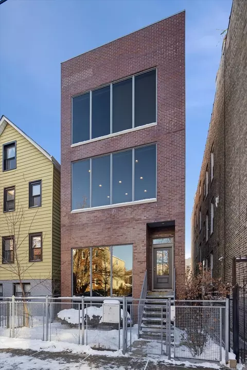 1457 W Erie St #2, Chicago, IL 60642