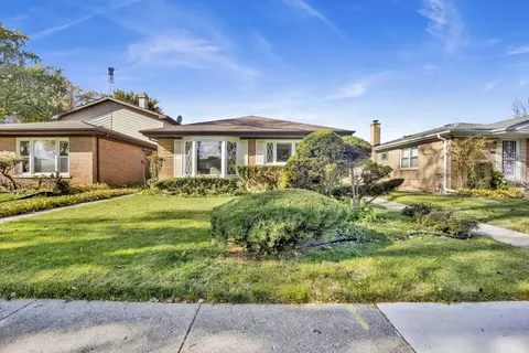 9410 Lawler Ave, Skokie, IL 60077