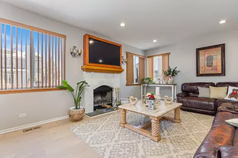 Living - Undisclosed, Aurora, IL 60503 photo 2 of 4