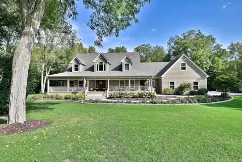 135 Country Ln, Yorkville, IL 60560