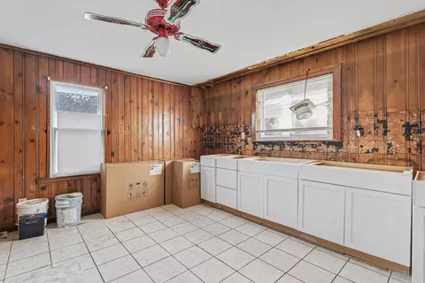 Kitchen - 541 4th Ave, Aurora, IL 60505 photo 1 of 2
