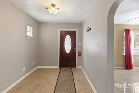 Entry Way - 580 S Enos Ave, Kankakee, IL 60901 photo 1 of 1