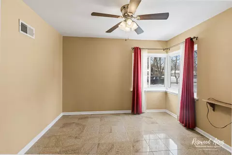 Living - 580 S Enos Ave, Kankakee, IL 60901 photo 4 of 4