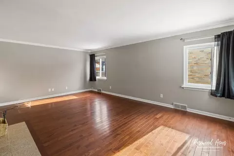 Living - 580 S Enos Ave, Kankakee, IL 60901 photo 3 of 4