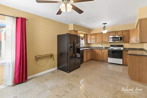 Kitchen - 580 S Enos Ave, Kankakee, IL 60901 photo 1 of 3