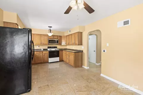 Kitchen - 580 S Enos Ave, Kankakee, IL 60901 photo 3 of 3