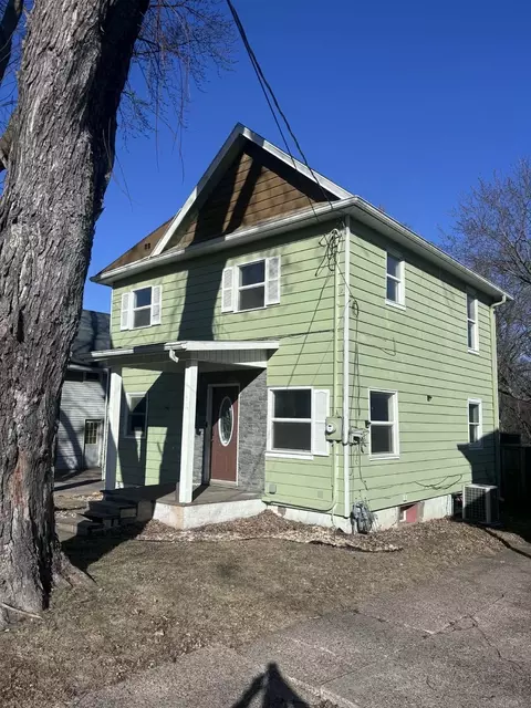 915 Newell Ave, Muscatine, IA 52761