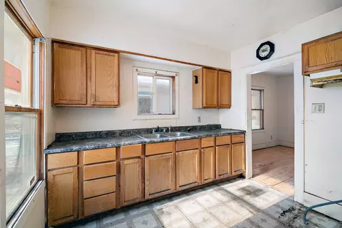 Kitchen - 1288 E Oak St, Kankakee, IL 60901 photo 1 of 2