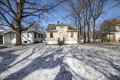 Exterior - 1288 E Oak St, Kankakee, IL 60901 photo 3 of 3