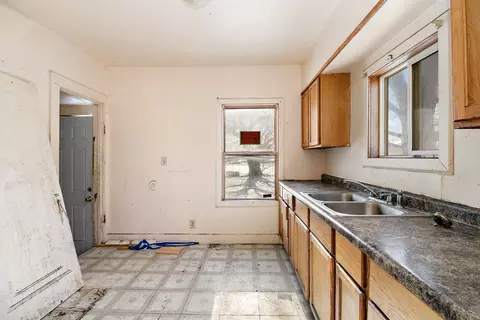 Kitchen - 1288 E Oak St, Kankakee, IL 60901 photo 2 of 2