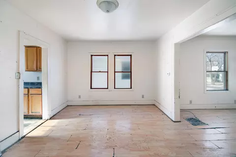 Living - 1288 E Oak St, Kankakee, IL 60901 photo 3 of 4