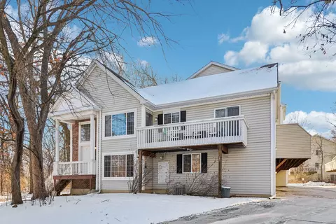 241 W Whispering Oaks Ln, Round Lake, IL 60073