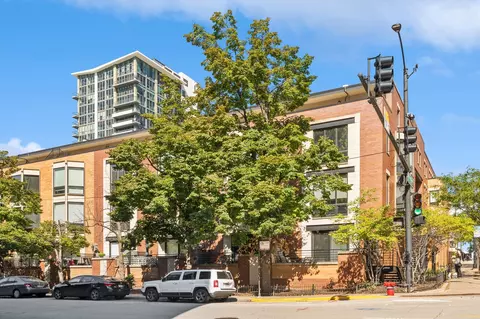 640 W Fulton St #A, Chicago, IL 60661
