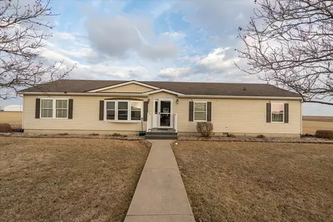 26151 E 2500 North Rd, Lexington, IL 61753