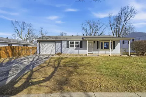 1714 Arrowhead Dr, Bloomington, IL 61704