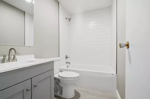 Bath - 1714 Arrowhead Dr, Bloomington, IL 61704 photo 1 of 2