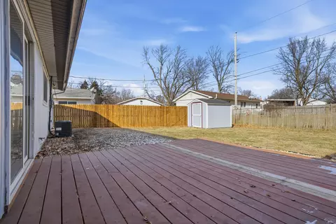 Exterior - 1714 Arrowhead Dr, Bloomington, IL 61704 photo 5 of 7