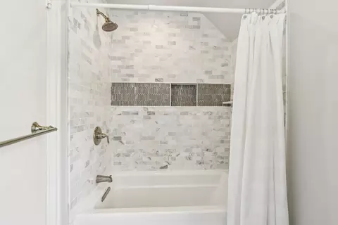 Bath - 846 Wagner Rd, Glenview, IL 60025 photo 6 of 6