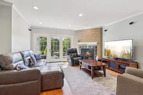 Living - 846 Wagner Rd, Glenview, IL 60025 photo 4 of 4
