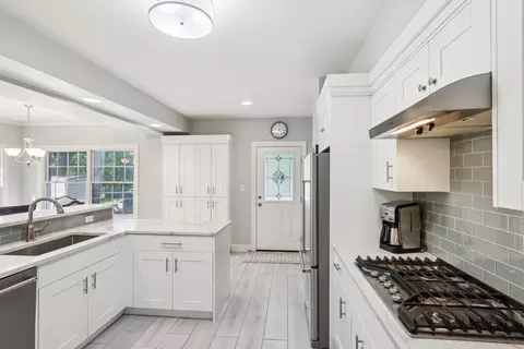 Kitchen - 846 Wagner Rd, Glenview, IL 60025 photo 1 of 2