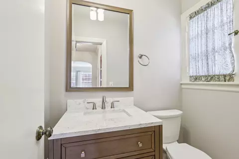 Bath - 846 Wagner Rd, Glenview, IL 60025 photo 2 of 6