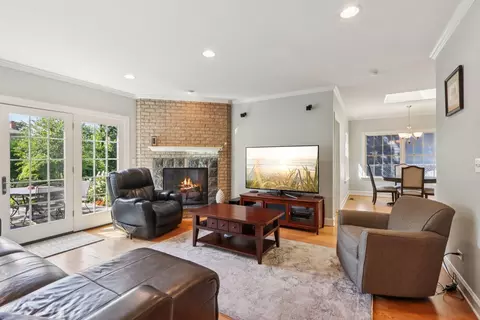 Living - 846 Wagner Rd, Glenview, IL 60025 photo 3 of 4