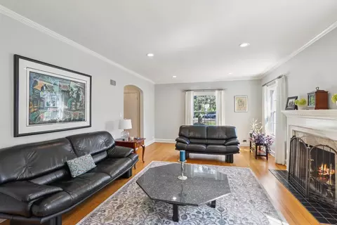Living - 846 Wagner Rd, Glenview, IL 60025 photo 1 of 4