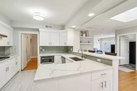 Kitchen - 846 Wagner Rd, Glenview, IL 60025 photo 2 of 2