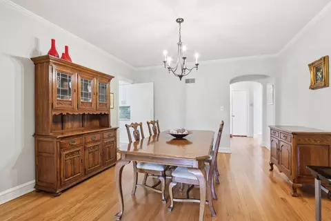 Dining - 846 Wagner Rd, Glenview, IL 60025 photo 1 of 2