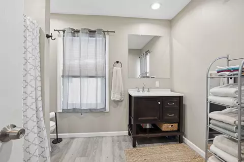 Bath - 719 16th Ave, Fulton, IL 61252 photo 2 of 2