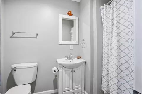Bath - 719 16th Ave, Fulton, IL 61252 photo 1 of 2