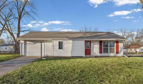 3102 Kimberly Dr, Champaign, IL 61821 photo 3