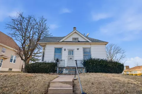 2036 Davie St, Davenport, IA 52804