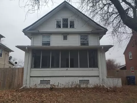 616 Argyle Ct, Clinton, IA 52732