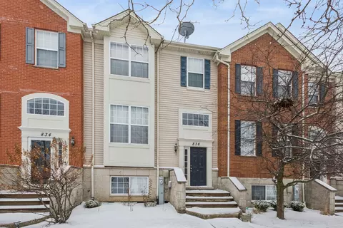836 Lewisburg Ln, Aurora, IL 60504