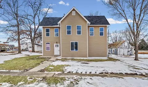 108 S 1st St, Chatsworth, IL 60921