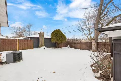 Exterior - 586 N 7th Ave, Des Plaines, IL 60016 photo 3 of 4