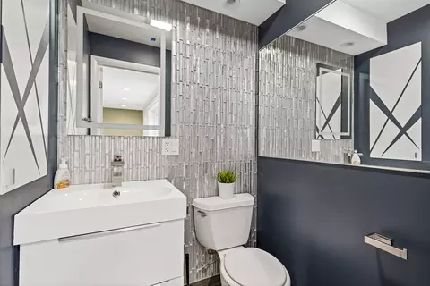 Bath - 586 N 7th Ave, Des Plaines, IL 60016 photo 2 of 3
