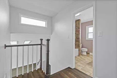 Entry Way - 586 N 7th Ave, Des Plaines, IL 60016 photo 1 of 1