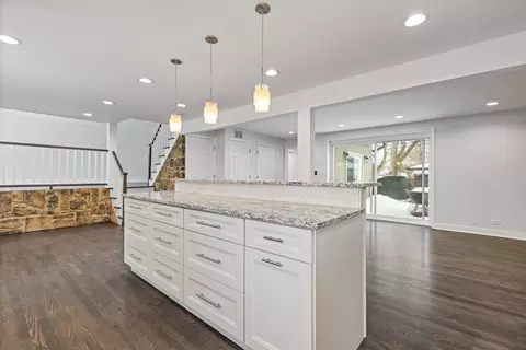 Kitchen - 586 N 7th Ave, Des Plaines, IL 60016 photo 1 of 1