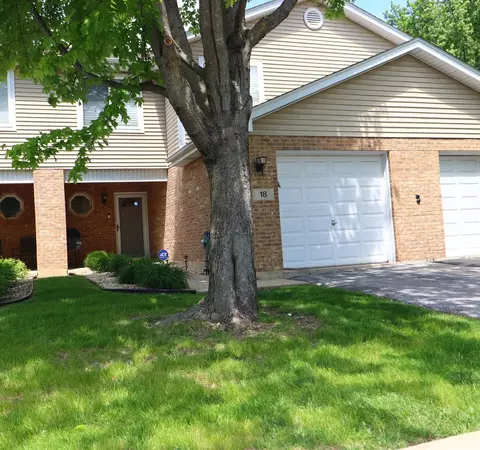 18 Forest Wood Ln, Park Forest, IL 60466