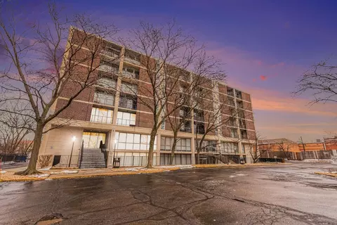 1043 S York Rd #202, Bensenville, IL 60106