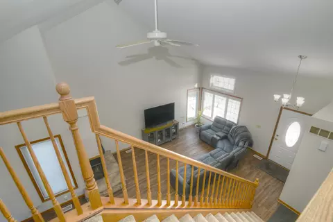 Entry Way - 107 S River Rd, Mchenry, IL 60051 photo 3 of 3
