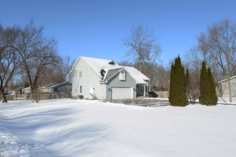 Exterior - 107 S River Rd, Mchenry, IL 60051 photo 2 of 5